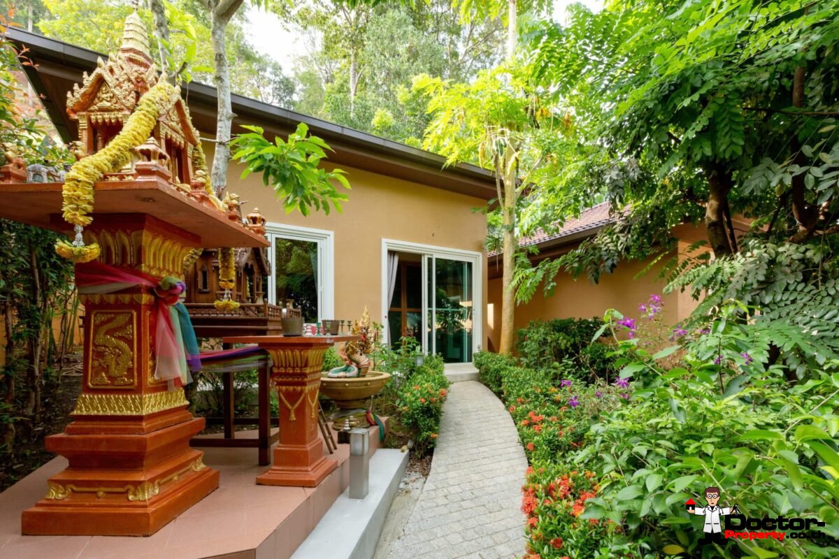 9 Bedroom Pool Villa - Overlooking Palm Golf Course - Mu Ban - Phuket Central - for sale